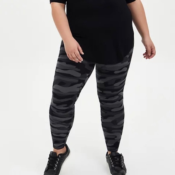 torrid Pants - Torrid Women’s Plus Size Dark Grey Camo Premium Legging  Size 1X